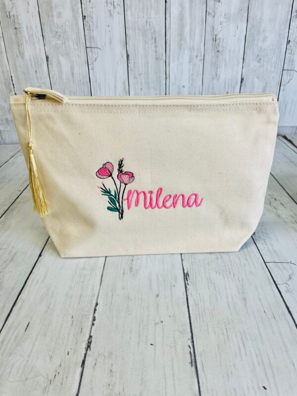 Beauty donna con nome e fiori ricamati in cotone organico, idea regalo mamma amica maestra, pensiero pochette personalizzata con ricamo - immagine 5